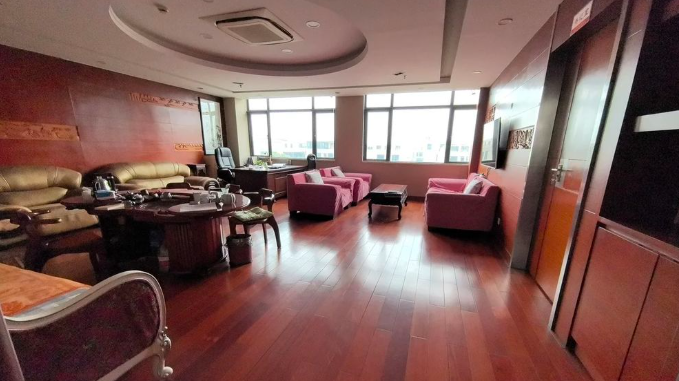 金铭大厦小整层办公室出售，随时可以看房，欢迎来电！