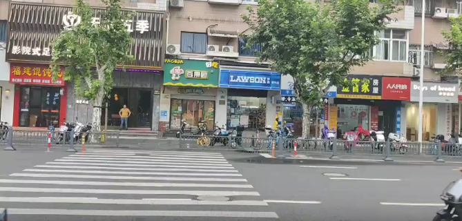 70年产权沿街底商，靠近万达和10号线五角场站，租客罗森