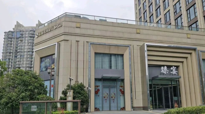 北外滩来福士旁，纯一楼的租金，适合医疗机构，餐饮，各类展厅